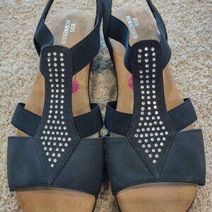 New without box Ros Hommerson Miriam navy sandal size 8